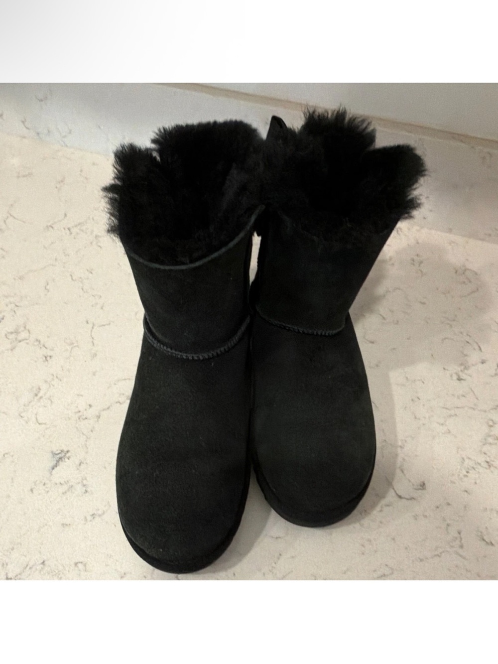 UGG Bailey Bow Black Suede Sheepskin Lined Ankle Bootie Round Toe US 8